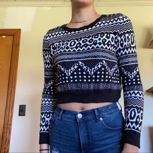 Cute multi-pattern cropped sweater 🤍🖤